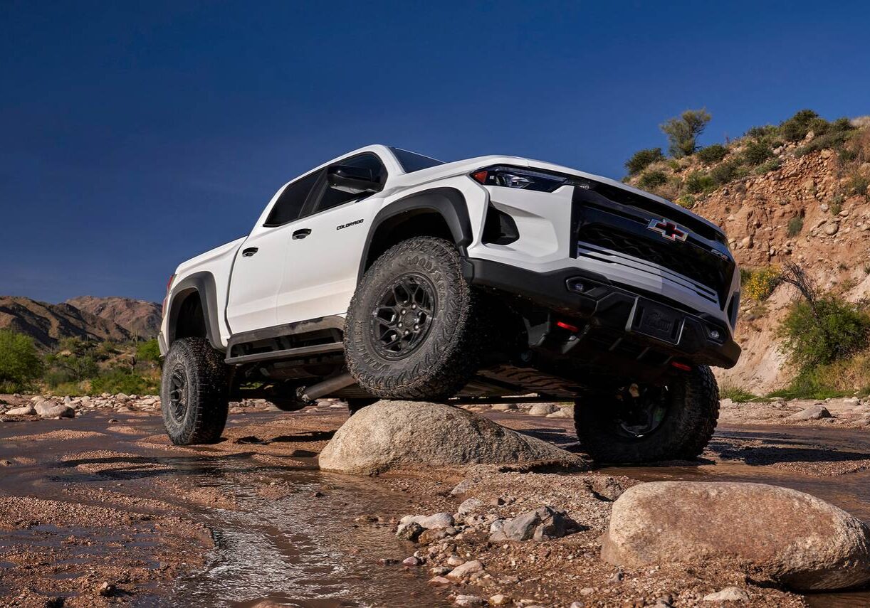2026_chevrolet_colorado_crew-cab-pickup_zr2_fq_oem_2_1280x855